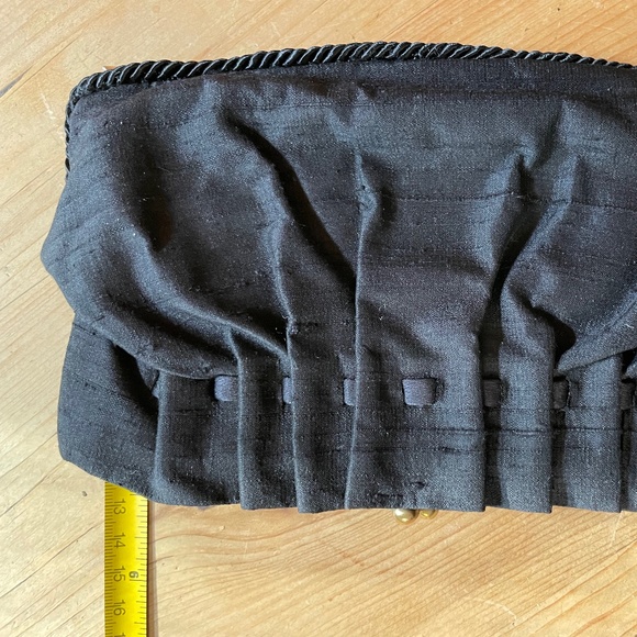 Black silk beaded clutch, 9 x 7 inch pocket capacity - Picture 5 of 5